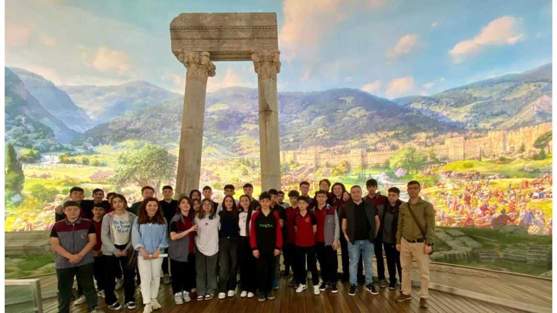 Bilişim Teknolojileri alanı öğrencileri ve öğretmenlerimiz ile Panorama 1326 Bursa Fetih müzesine gezi düzenledik.